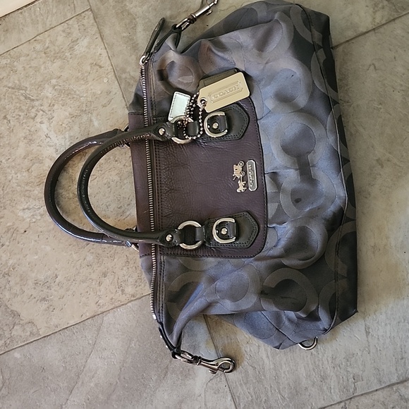 Gray coach purse - Picture 4 of 9